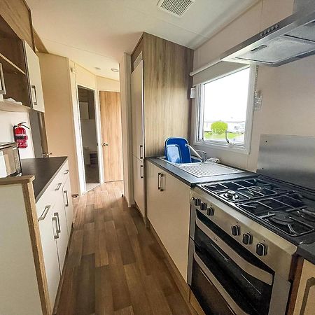 Superb 6 Berth Caravan At St Osyth Beach, Near Clacton-On-Sea Ref 28008Mc Exteriér fotografie
